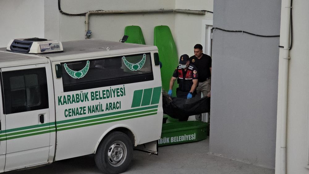 Cezaevinden izinli çıkıp, eşinin evini ateşe verdi