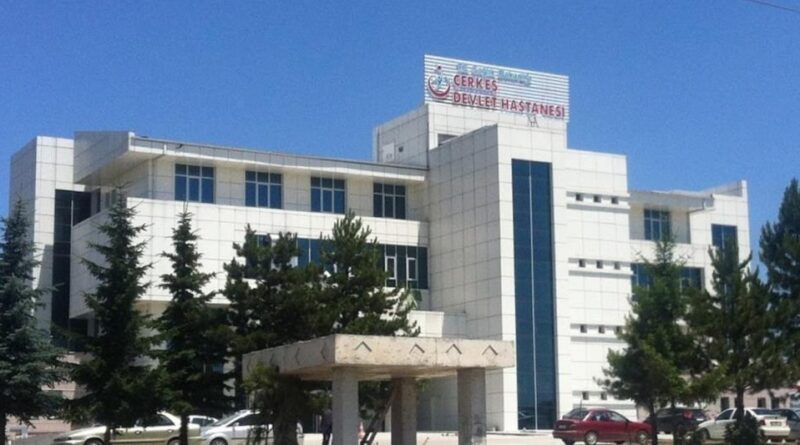D100’de kontrolden çıkan hafif ticari şarampole devrildi: 2’si çocuk 4 yaralı 1