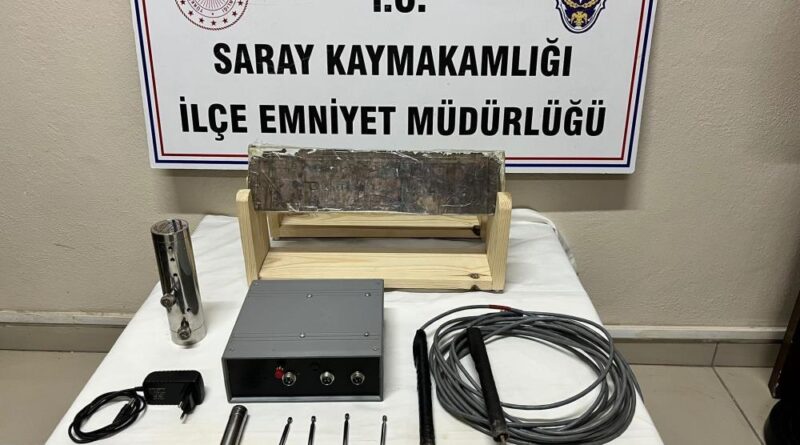 Defineciler, tarihi eser harita ile yakalandı 1