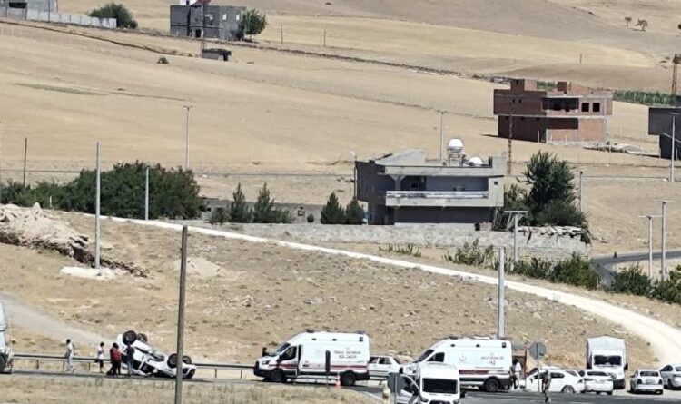 Diyarbakır'da otomobil takla attı: 2 yaralı 1