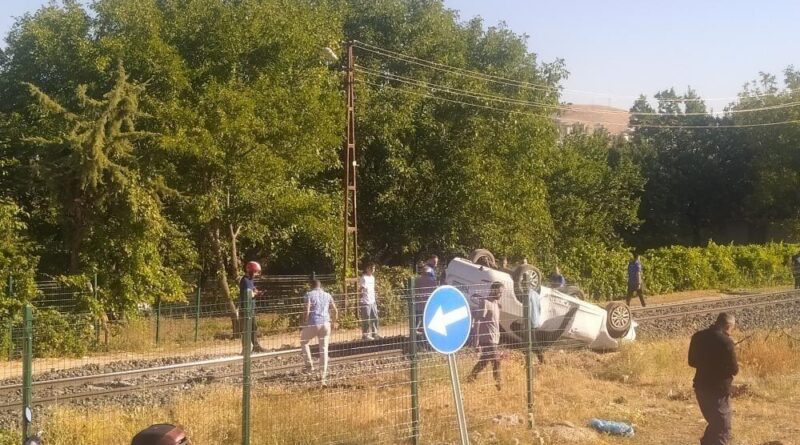Elazığ’da otomobil takla attı: 1 yaralı 1