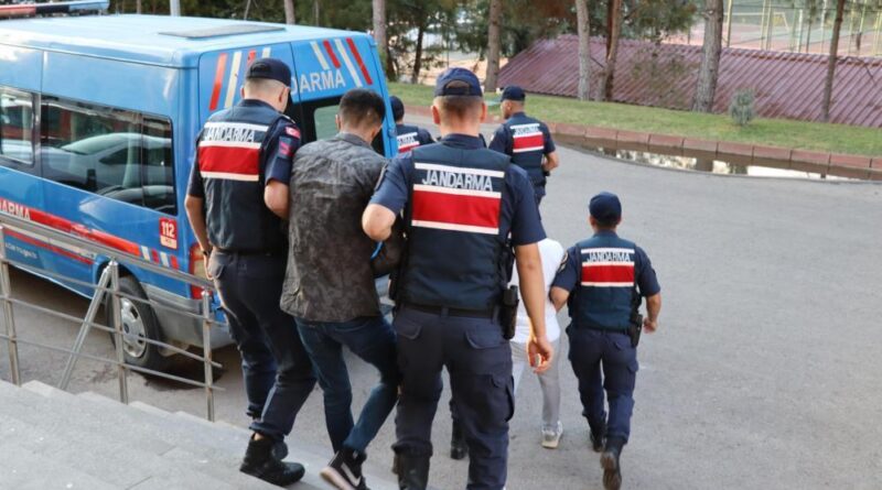 Gaziantep'te 4 göçmen kaçakçısı yakalandı 1