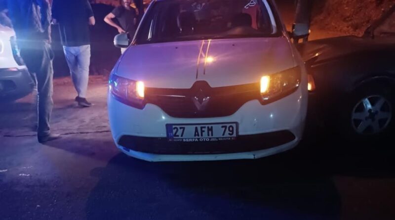 İki otomobil çarpıştı: 2 yaralı 1