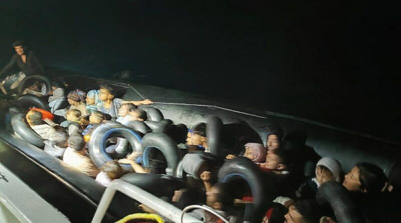 İzmir’de 43 kaçak göçmen yakalandı, sürüklenen lastik bottaki 19 göçmen de kurtarıldı 1