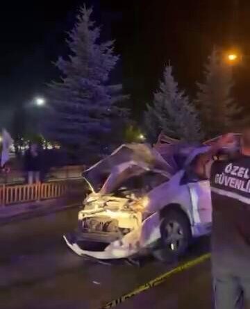 Lastiği patlayan araç takla attı; 4 yaralı 1