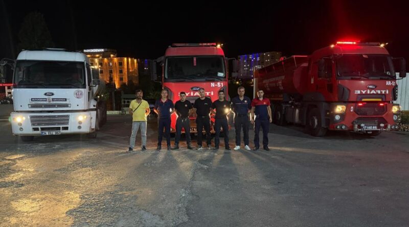 Mardin Büyükşehir Belediyesi’nden Lice’deki örtü yangını söndürme çalışmalarına destek 1