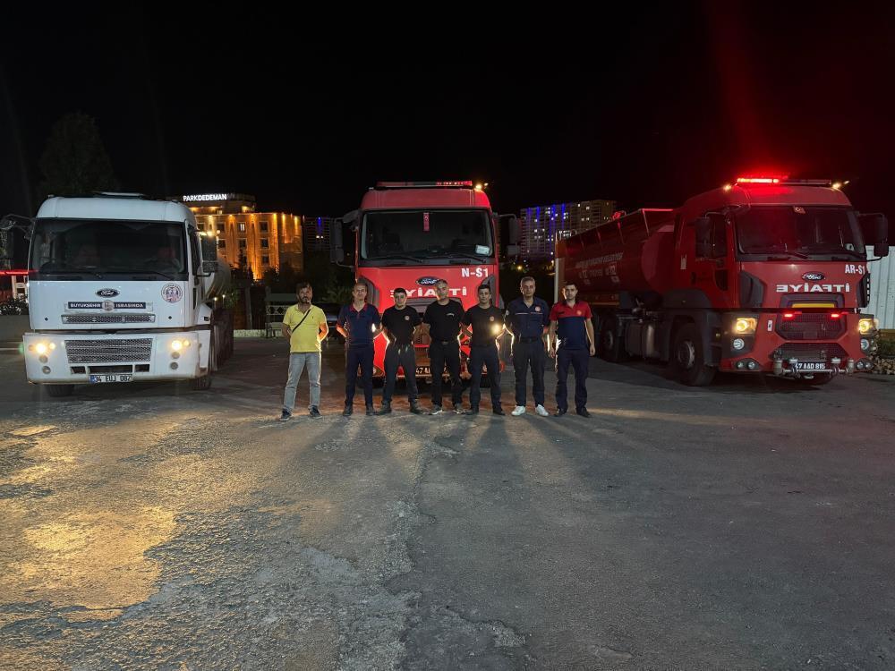 Mardin Büyükşehir Belediyesi’nden Lice’deki örtü yangını söndürme çalışmalarına destek