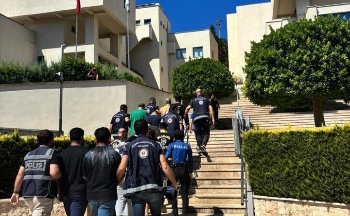 Marmaris’te göçmen kaçakçılığı operasyonu: 10 tutuklama 1