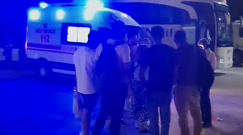 Otobüs şoförleri arasında yol kenarında bıçaklı kavga: 1 yaralı 1