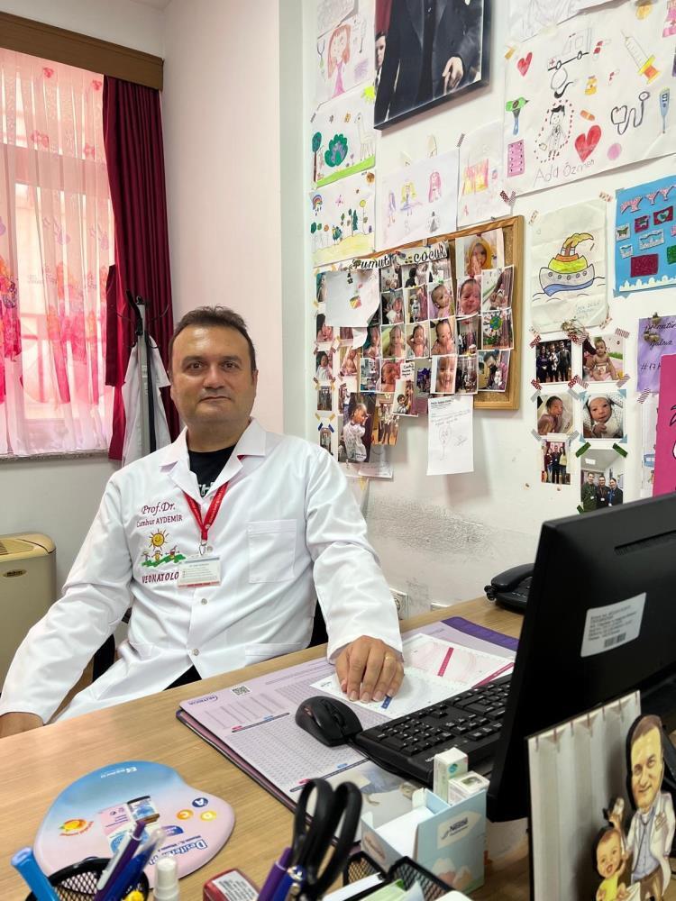 Prof. Dr. Cumhur Aydemir: “Anne sütü, sağlıklı nesillerin temelidir”