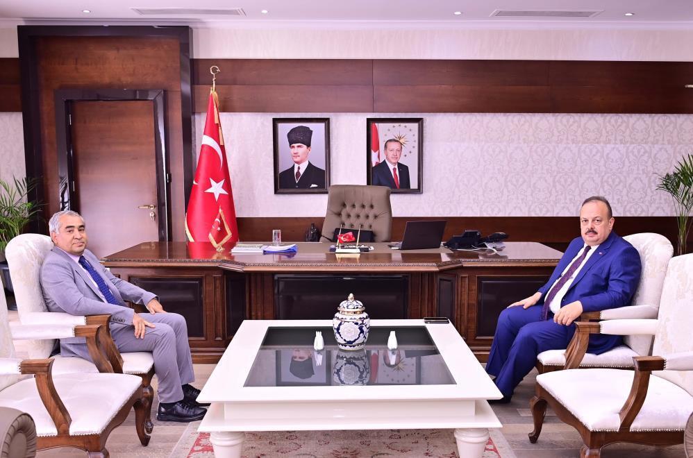 Rektör Kent, ‘Araştırma Üniversitesi’ için görüşmelerine devam ediyor