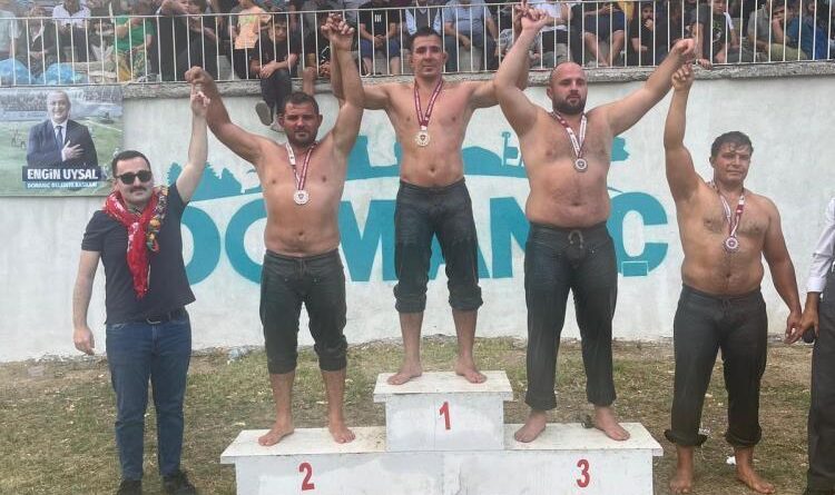 Sakarya Büyükşehir’in pehlivanı Kütahya’da kürsüye çıktı 1
