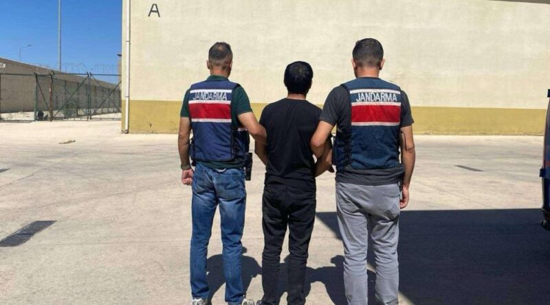 Silahlı yağma suçundan kesinleşmiş cezayla aranan şahıs yakalandı 1