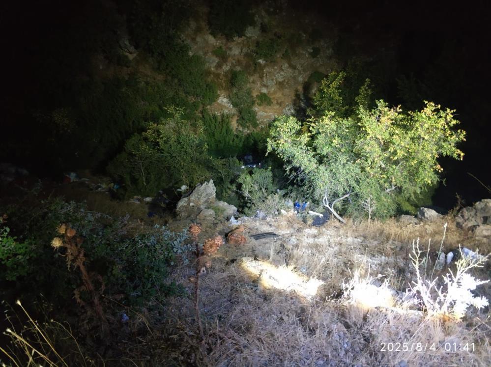 Susurluk’ta şarampole yuvarlanan araçta 2 kişi yaralandı