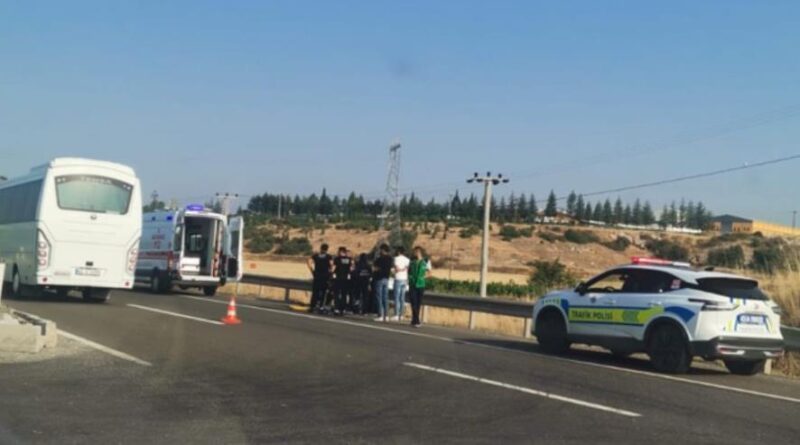 Tavşanlı’da takla atan otomobildeki 2 kişi yaralandı 1