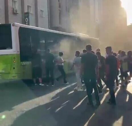 Adana Büyükşehir Belediyesi otobüsünde yangın paniği 1
