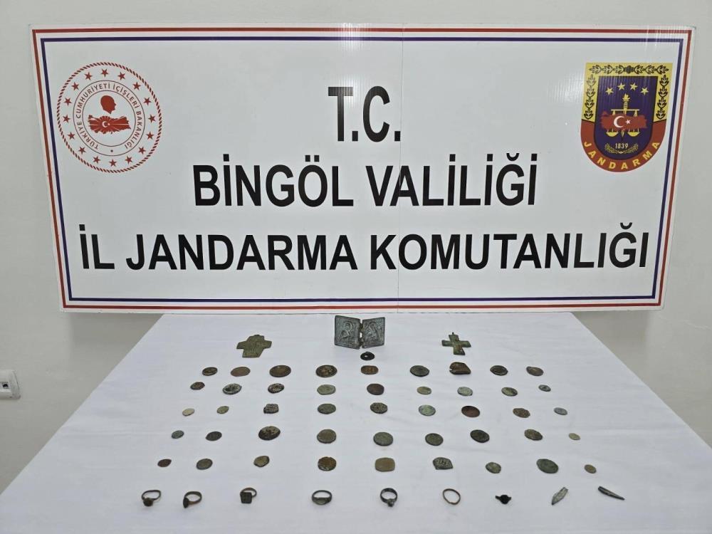 Bingöl’de jandarma ekipleri tarihi eser objeler ele geçirdi