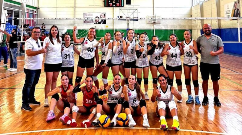 Çeşme Belediyespor Küçük Kızlar Voleybol Takımı grup lideri oldu 1
