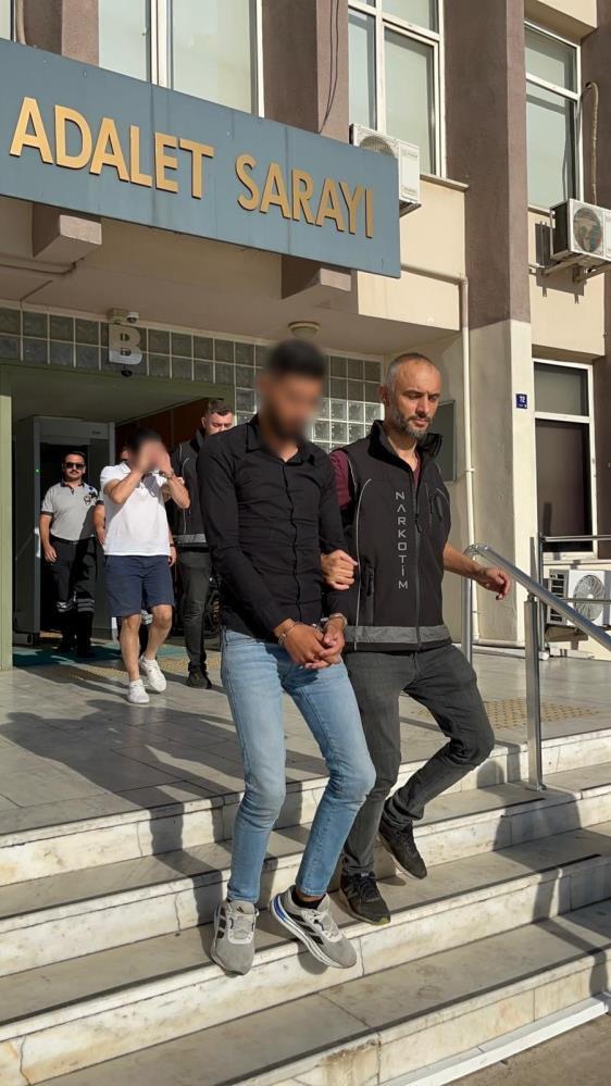 Forum AVM’de uyuşturucu alışverişi polise takıldı