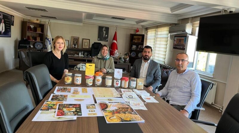 Gediz’de eğitim ve iş dünyası buluştu: Öğrenciler kooperatife tasarım desteği verdi 1