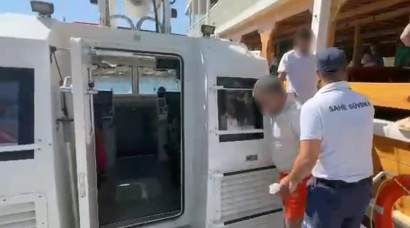 Gökova Körfezinde gezi teknesinde yaralanan vatandaşa tıbbi tahliye 1