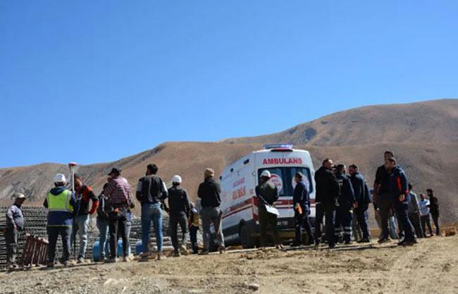 Hakkari'de beton dökümünde kalıp çöktü: 3 yaralı 1
