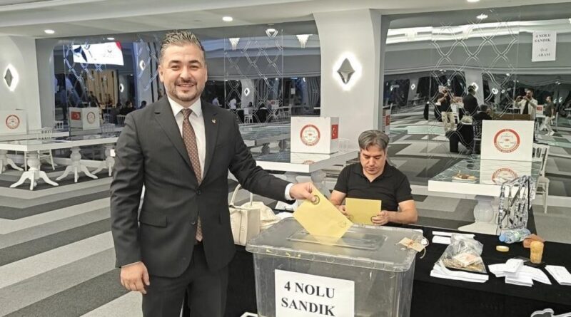 Kayseri Eczacı Odası'nda Uğur Nuri Akın güven tazeledi 1