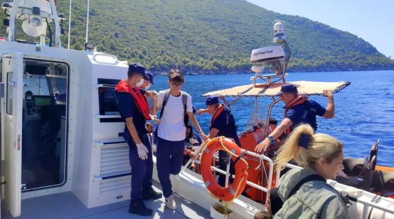 Korsan koyunda 29 düzensiz göçmen yakalandı 1