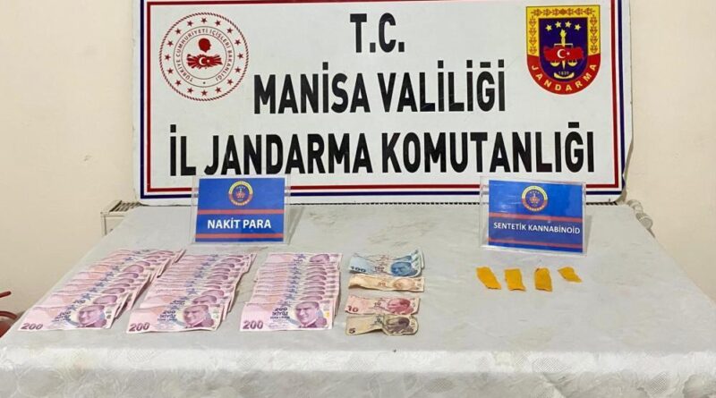 Manisa’da zehir tacirlerine geçit yok: 64 kök kenevir, 335 gram esrar ele geçirildi 1