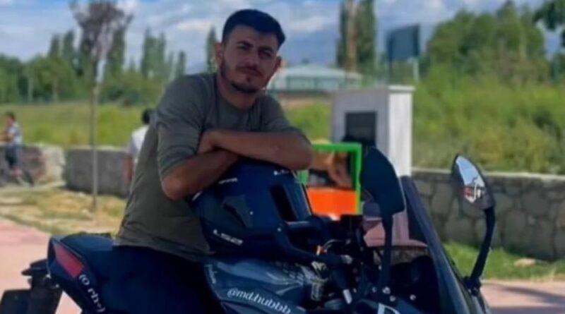 Motosiklet traktöre arkadan çarptı: 1 ölü 1