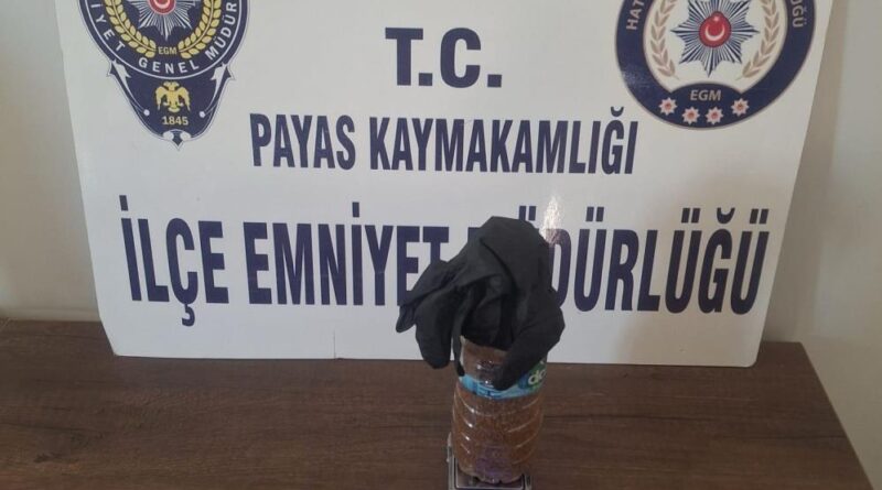 Polisi görünce bahçeye attığı su şişesinden uyuşturucu çıktı 1