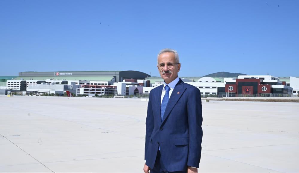 Ulaştırma ve Altyapı Bakanı Uraloğlu: “Havayolu işletmeleri her yolcuya en az 200 mililitre içme suyunu ücretsiz temin edecek”