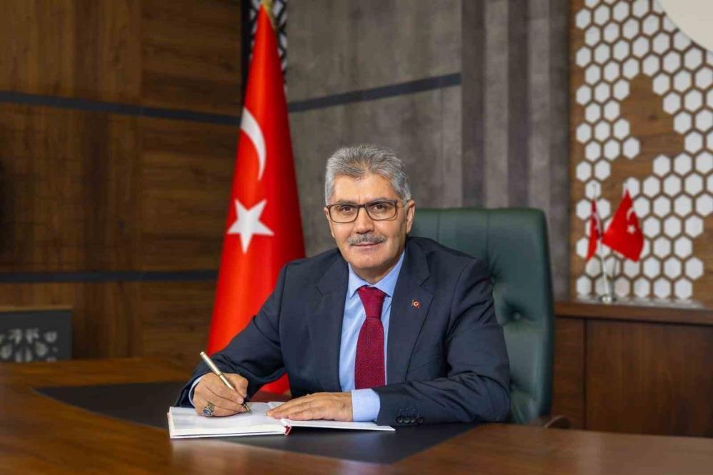 Vali Çelik: “Gençlerimizin eğitimini her şeyin üzerinde tutuyoruz”