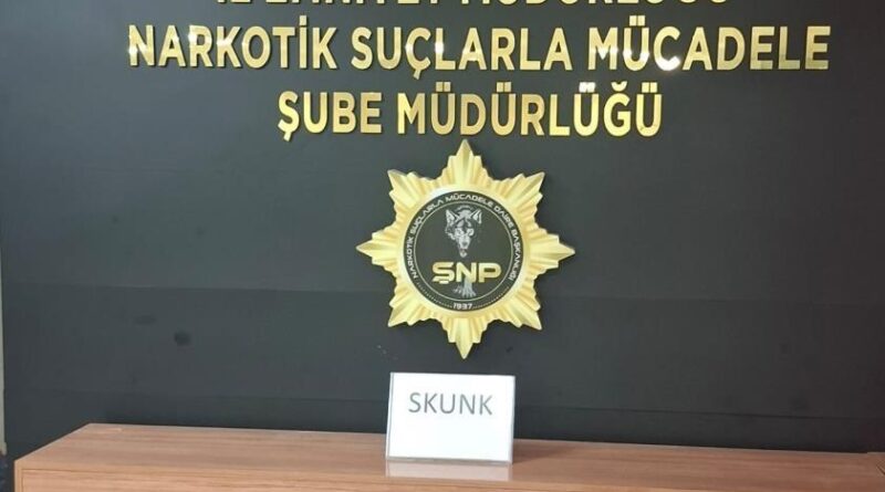 Yolcunun çantasından uyuşturucu çıktı 1