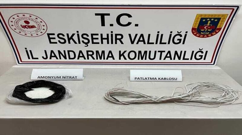 3'üncü derece sit alanında kazı yapan 2 şahıs jandarma tarafından suçüstü yakalandı 1