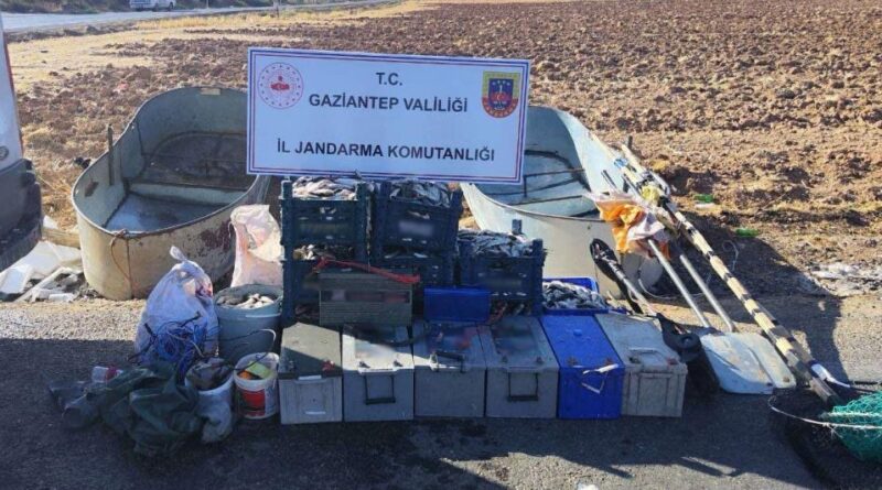 Ağ ile avlanma yasağına uymayan 2 şahıs suçüstü yakalandı 1