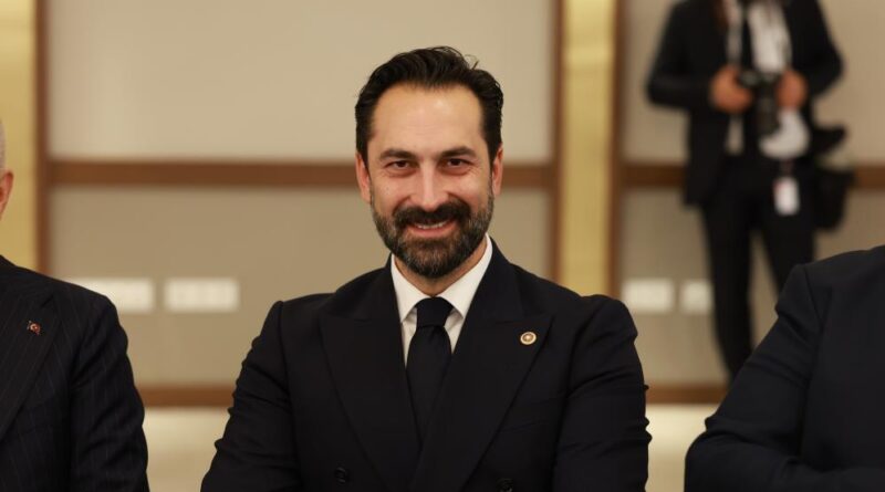 AK Parti’li Arınç: "Yeni yasama yılı birlik ve reform dönemi olacak" 1
