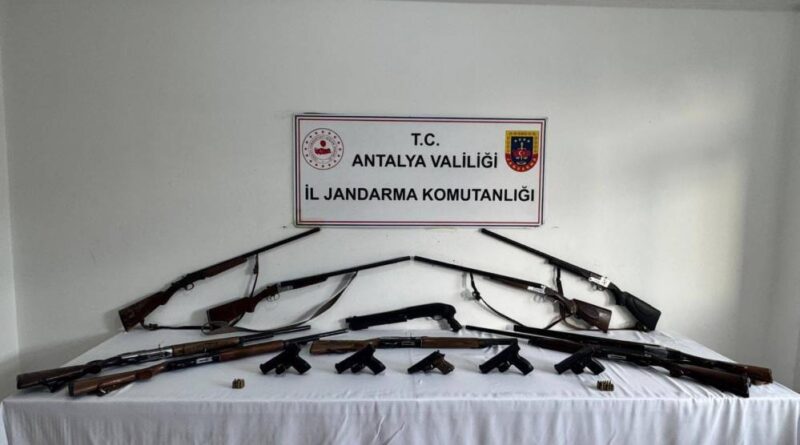 Alanya’da 15 ruhsatsız silah ele geçirildi 1