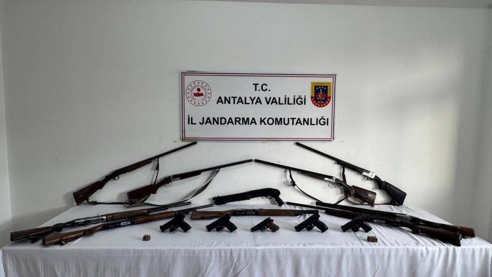 Alanya’da 15 ruhsatsız silah ele geçirildi