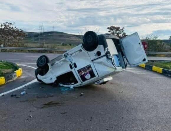 Ankara’da kontrolden çıkan hafif ticari araç takla attı: 1 yaralı 1