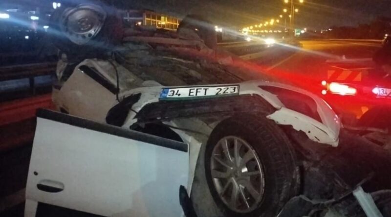 Arkadan çarptığı otomobil takla attı: 4 yaralı 1