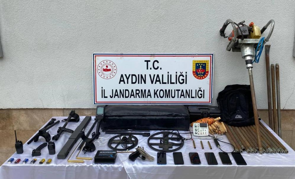 Aydın’da kaçak kazı yapan şahısların  evlerine operasyon