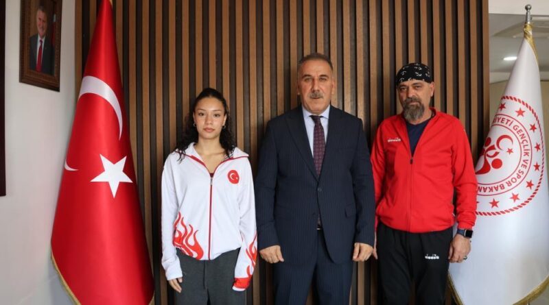 Aydınlı Mina, Türkiye'yi temsil edecek 1