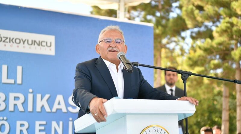 Başkan Büyükkılıç, Türkiye’nin en çok konuşulan 10 siyasetçisinden biri oldu 1