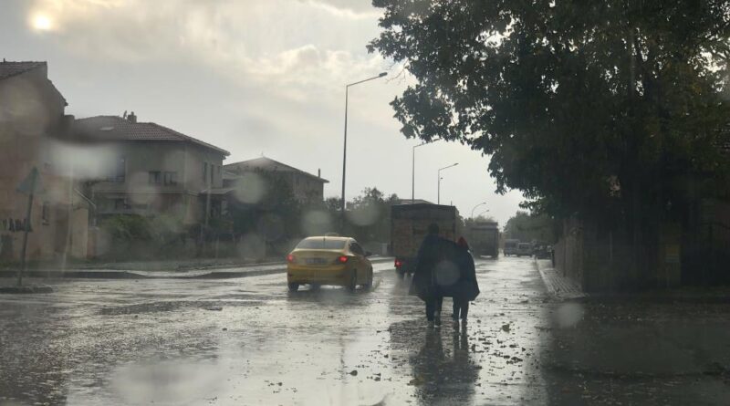 Bayburt’ta sağanak yağış, yüksek kesimlerde kar bekleniyor 1