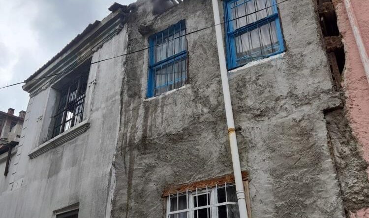 Binanın bacasında çıkan yangın mahalle sakinlerini korkuttu 1