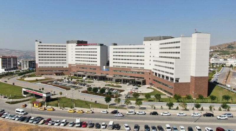 Elazığ’da balkondan düşen çocuk yaralandı 1