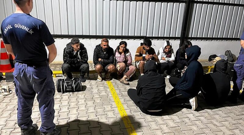 Fethiye’de 3’ü çocuk 20 düzensiz göçmen yakalandı 1