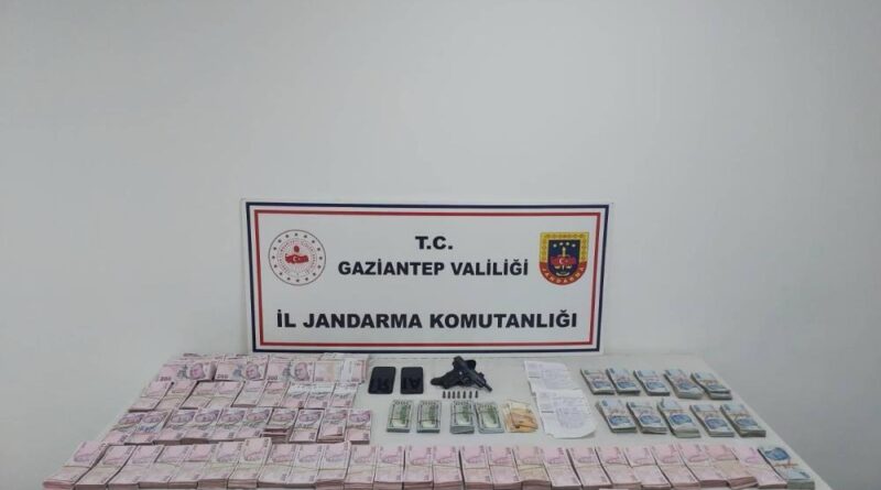 Gaziantep'te 1,6 milyon TL değerinde 34 bin litre kaçak akaryakıt ele geçirildi 9