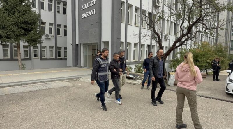 Gerçek polisler sahte polisi kıskıvrak yakaladı 1